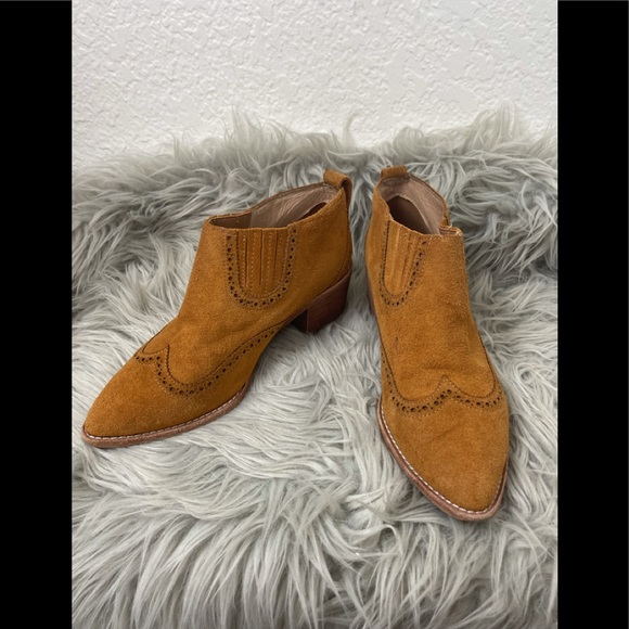 Madewell The Grayson Brogue Chelsea Boot J8292, western cut ankle boot. - Picture 3 of 11